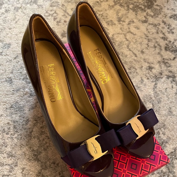 Salvatore Ferragamo Peep Toe Heels Size 5D - Picture 3 of 4